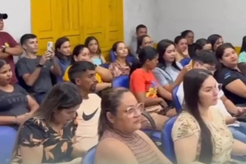 Servidores da educação participam de sessão da Câmara de Sena pedindo melhorias salariais