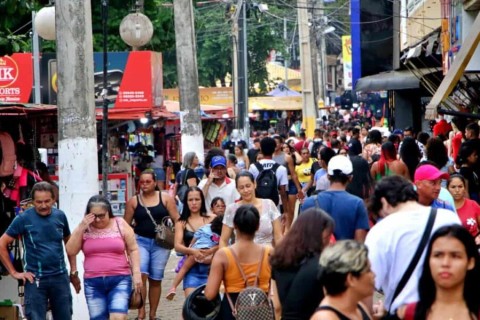 Mais estudo, menos filhos: a relação entre estudo e fecundidade no Acre